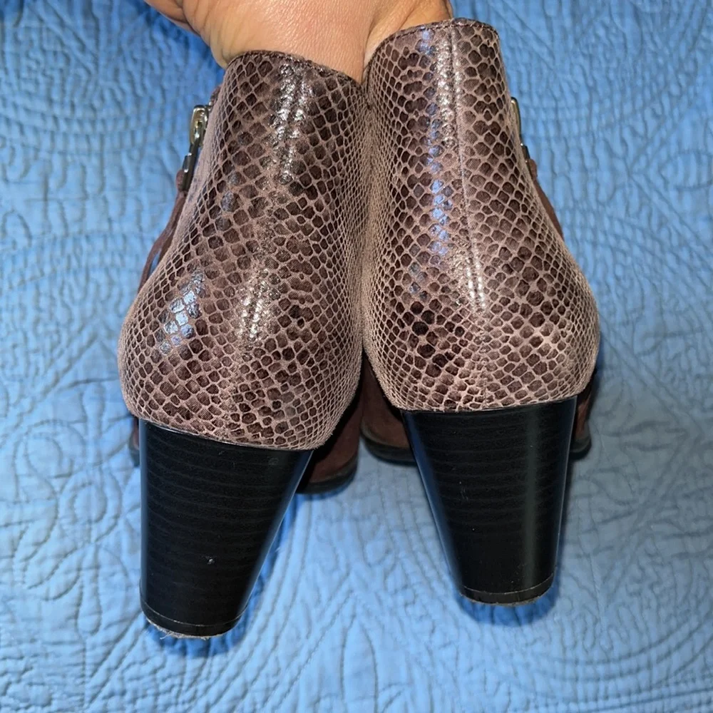 VIONIC‎ Anne Suede Ankle Boots. Size 9.5